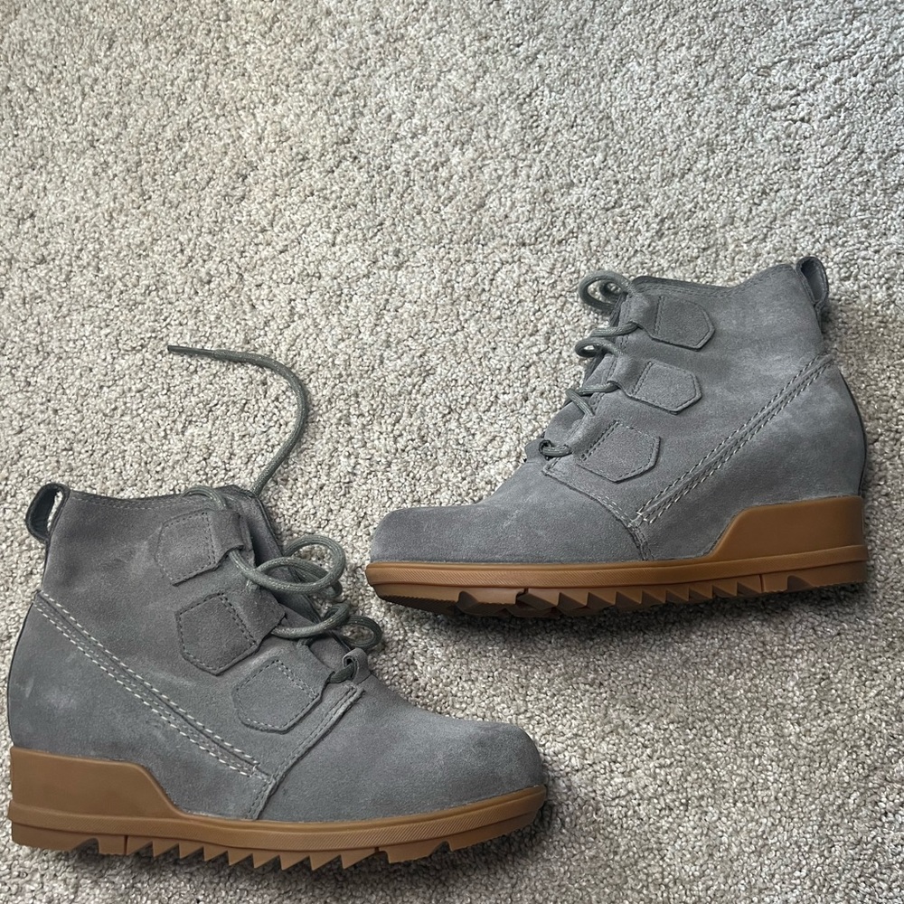 BARELY WORN SOREL EVIE BOOTS LACE GRAY SIZE 6